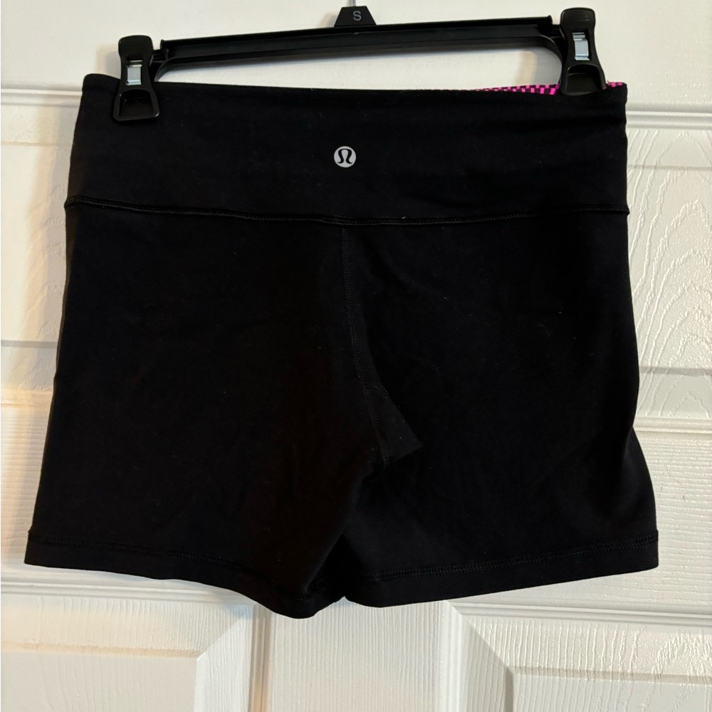 Lululemon biker shorts 4 inch inseam, size 4? Reversible